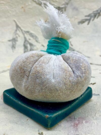 Roots To Health - Oat and Flower Bath Bags with Peppermint